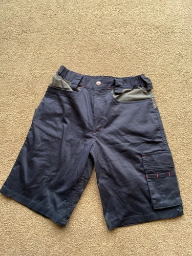 Issa cargo shorts small - issa, w28